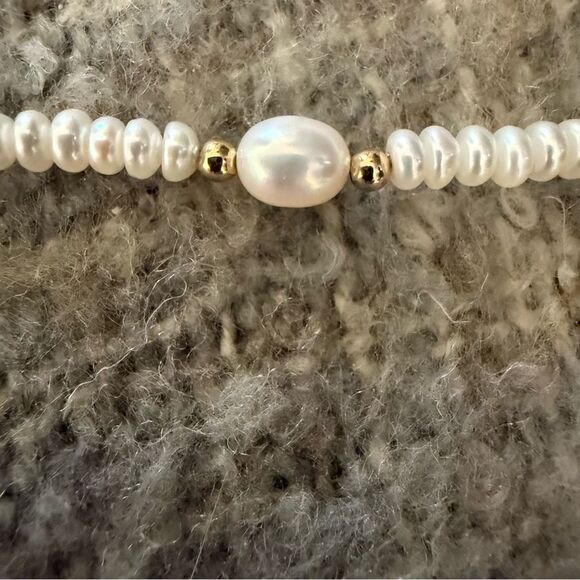 Elegant Freshwater Pearls and Gold Beaded Necklace - Picture 1 of 4